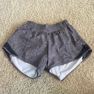 Lululemon Hotty Hot Low-Rise Lines short 4”